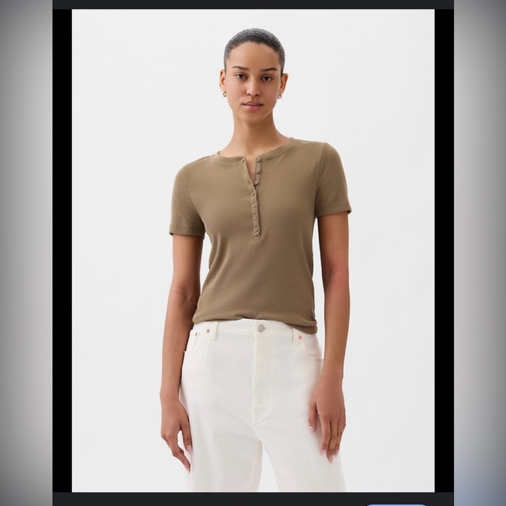 GAP Modern Henley in Tan